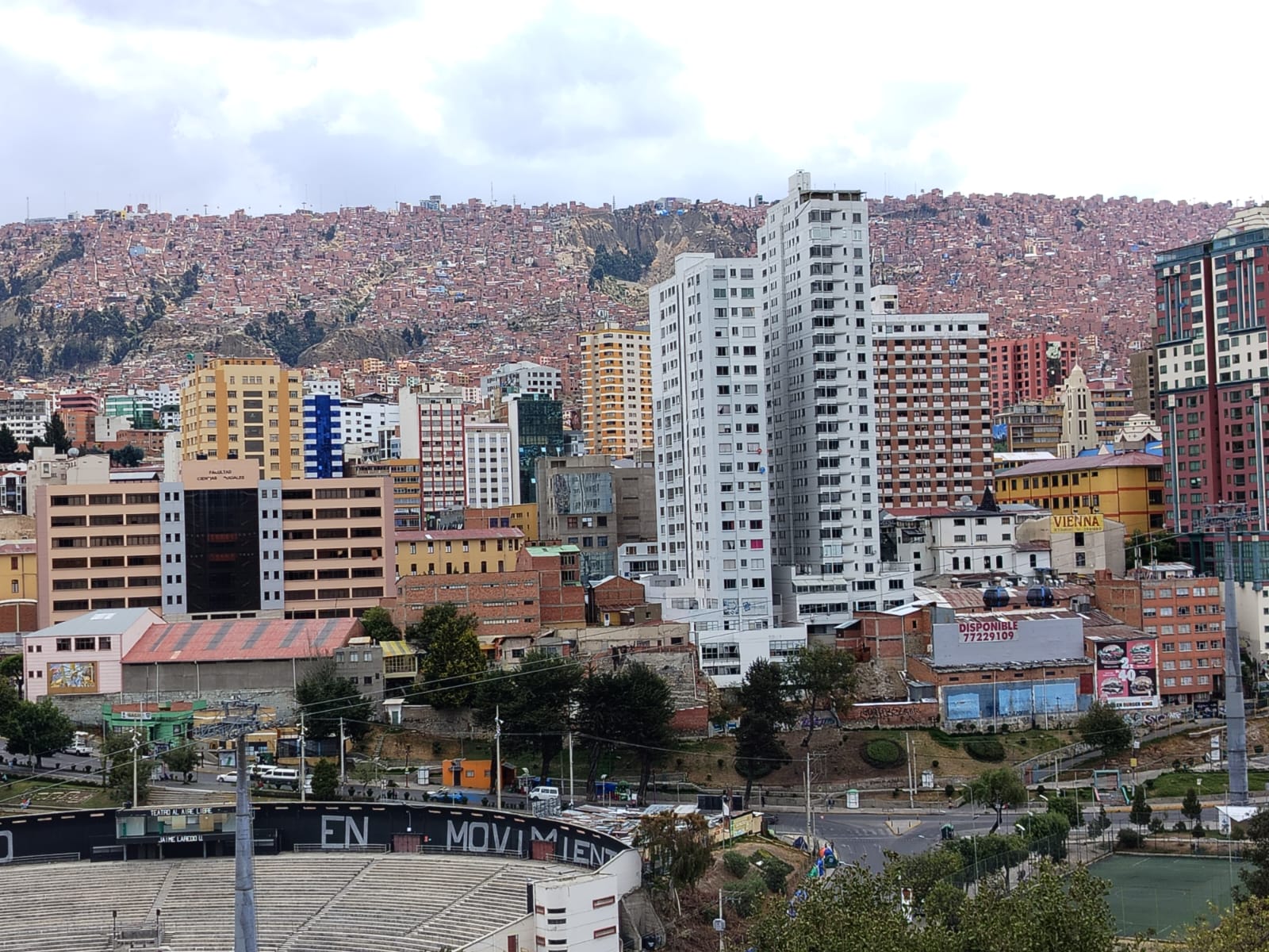 Vista de la ciudad en el valle camino a La Paz