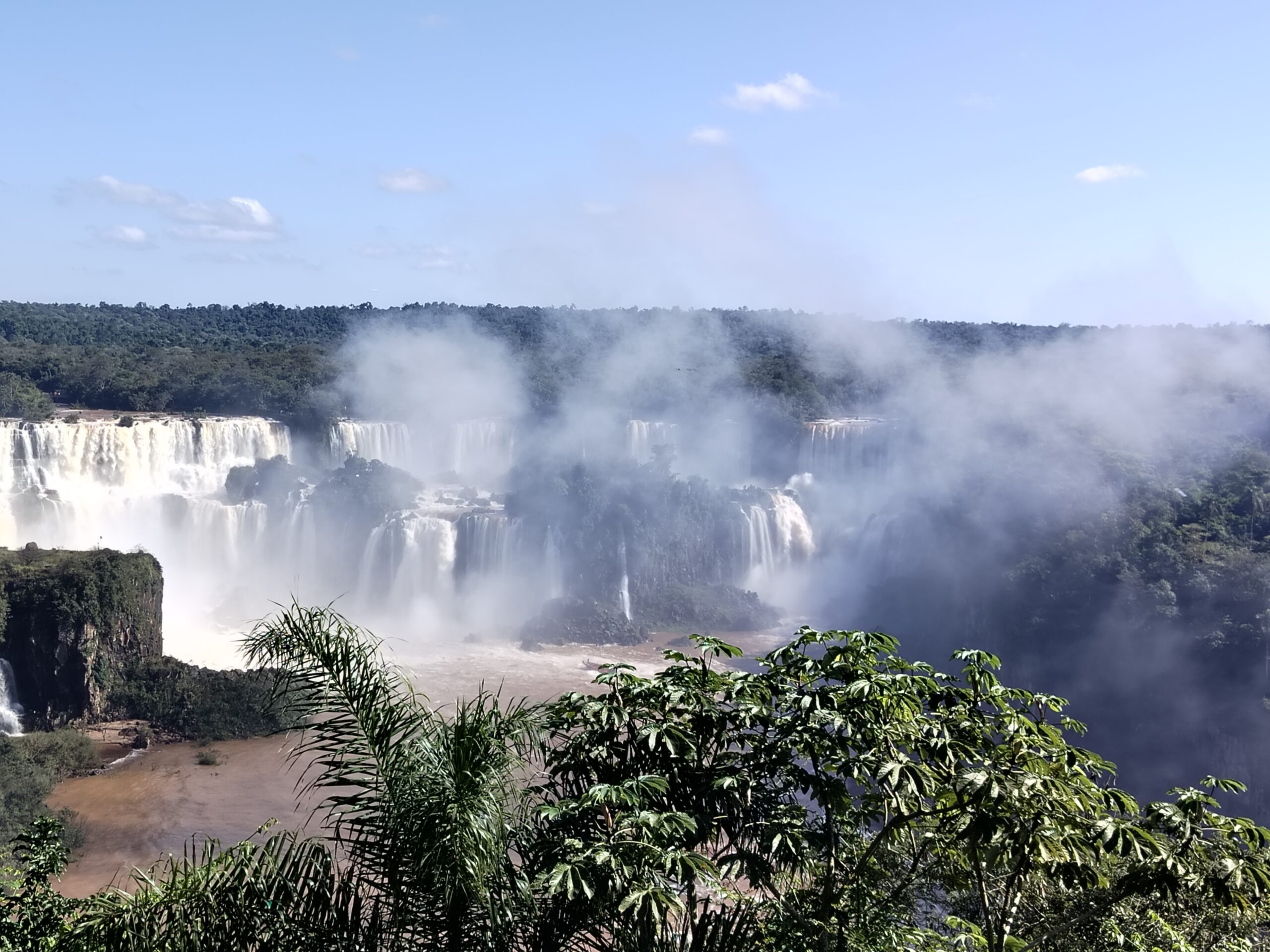 Amplio paisaje de las Cataratas del Iguazú