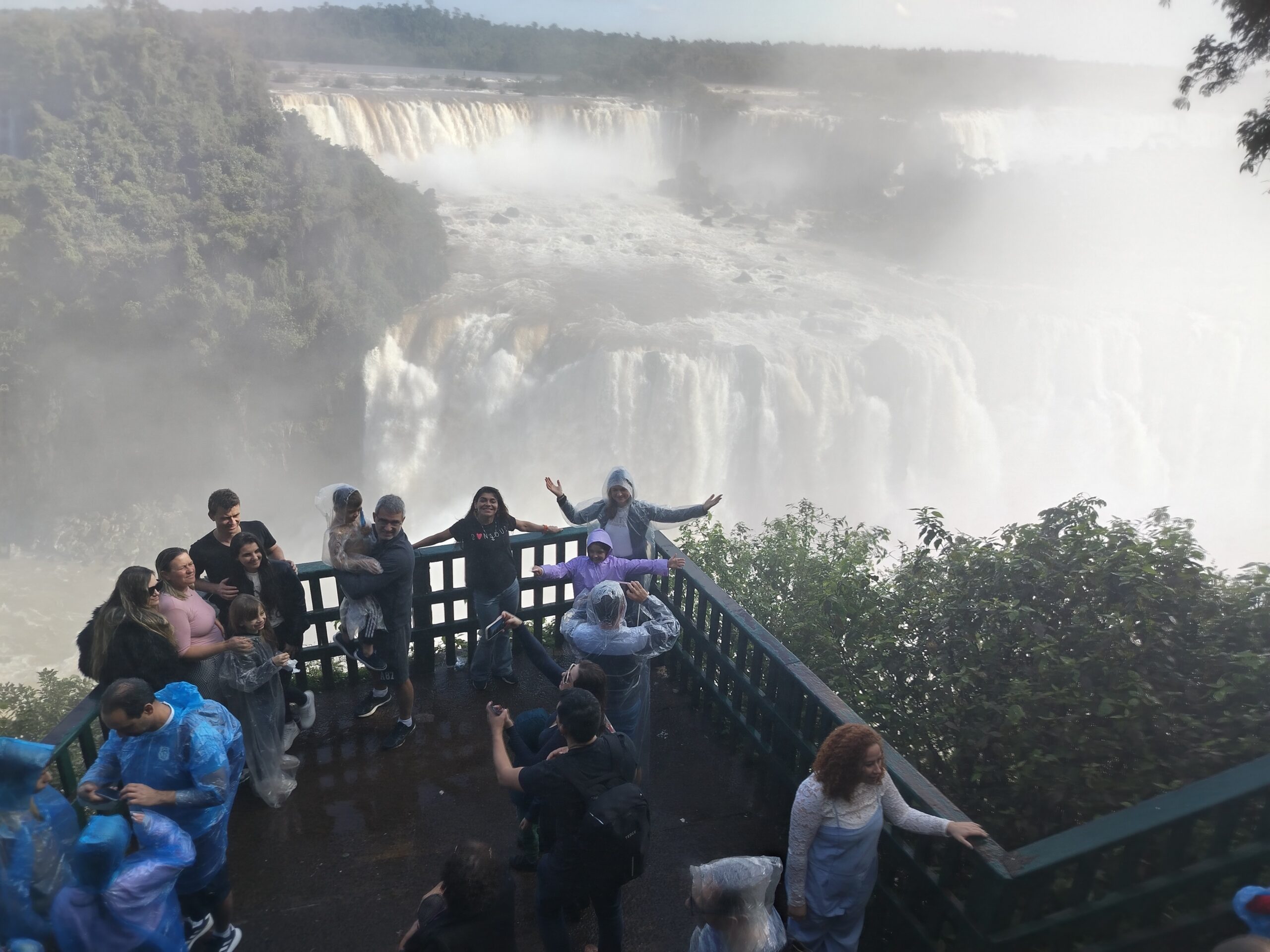 Fotografía con persona y paisaje en las Cataratas del Iguazú